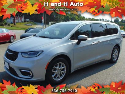 Used 2023 Chrysler Pacifica Touring-L