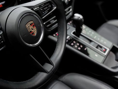 Used 2023 Porsche Macan image 17