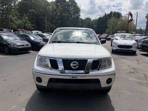 Used 2011 Nissan Frontier SV AWD/4WD image 2