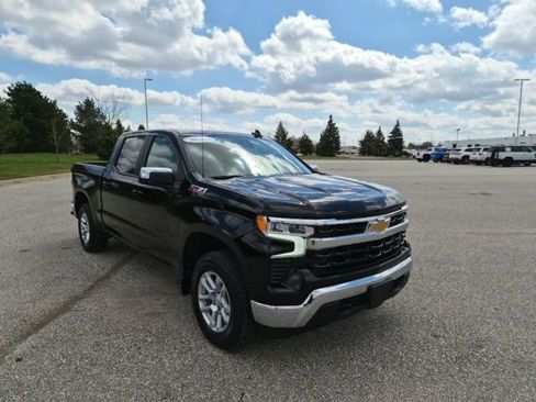 Used 2022 Chevrolet Silverado 1500 LT w/ Z71 Off-Road Package AWD/4WD image 3