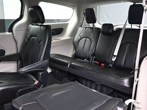 Certified 2024 Chrysler Pacifica Touring-L FWD image 21