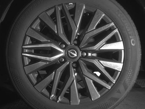 Used 2025 Nissan Altima 2.5 SV FWD image 14