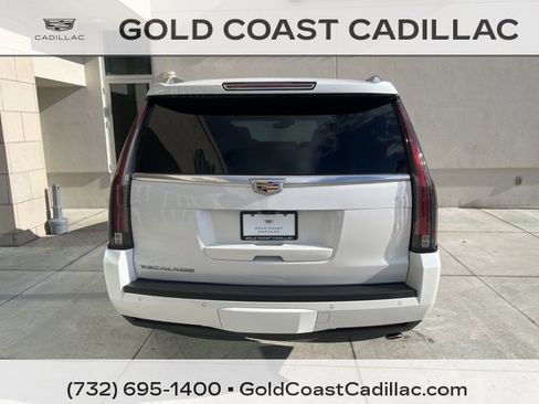 Used 2020 Cadillac Escalade Platinum image 3