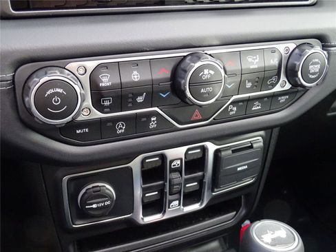 New 2025 Jeep Wrangler Sahara w/ Safety Group image 27