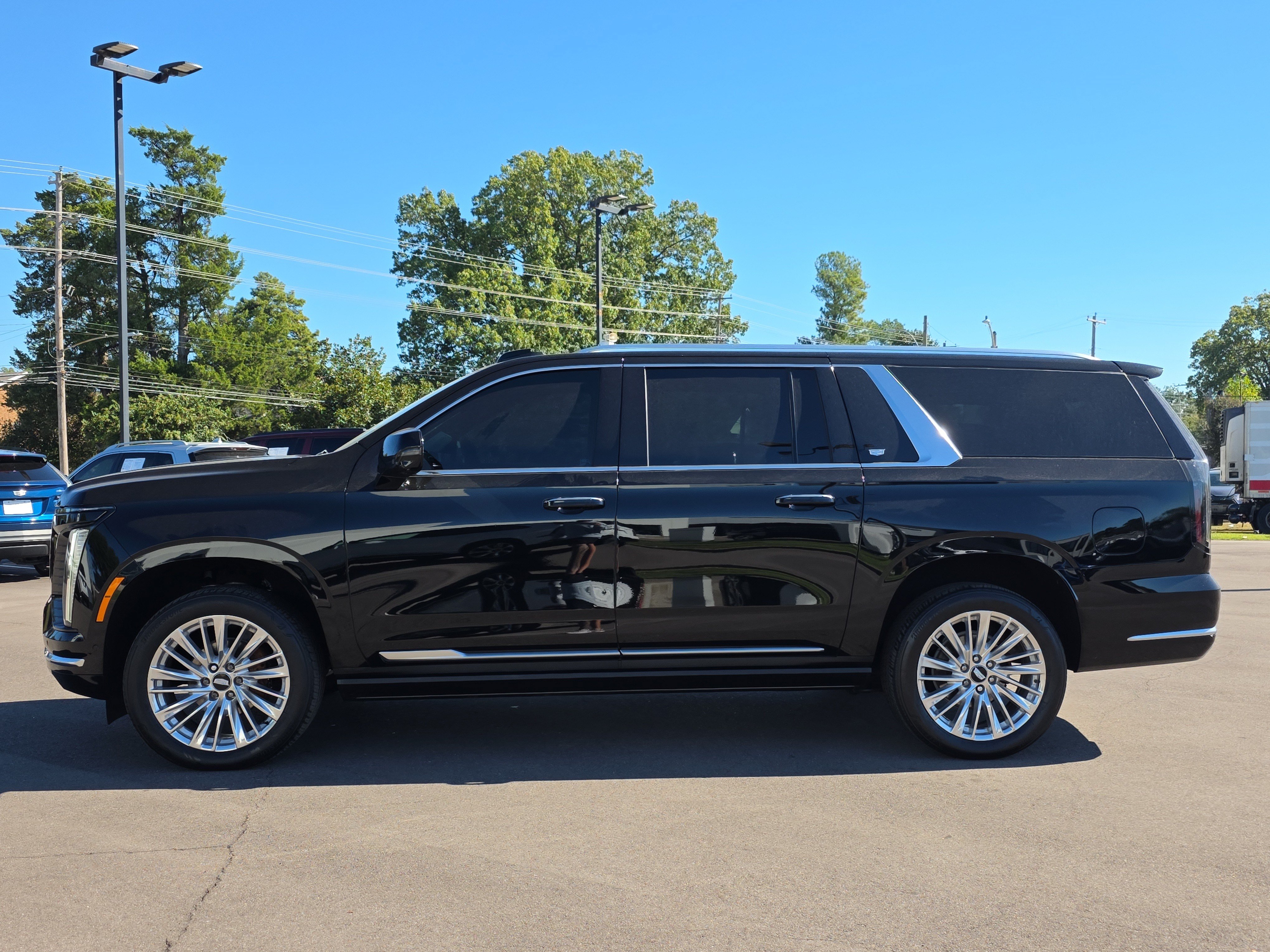Used 2025 Cadillac Escalade ESV Premium Luxury w/ Touring Package AWD/4WD image 6