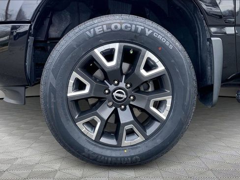 Used 2021 Nissan Titan SL w/ Moonroof Package image 22