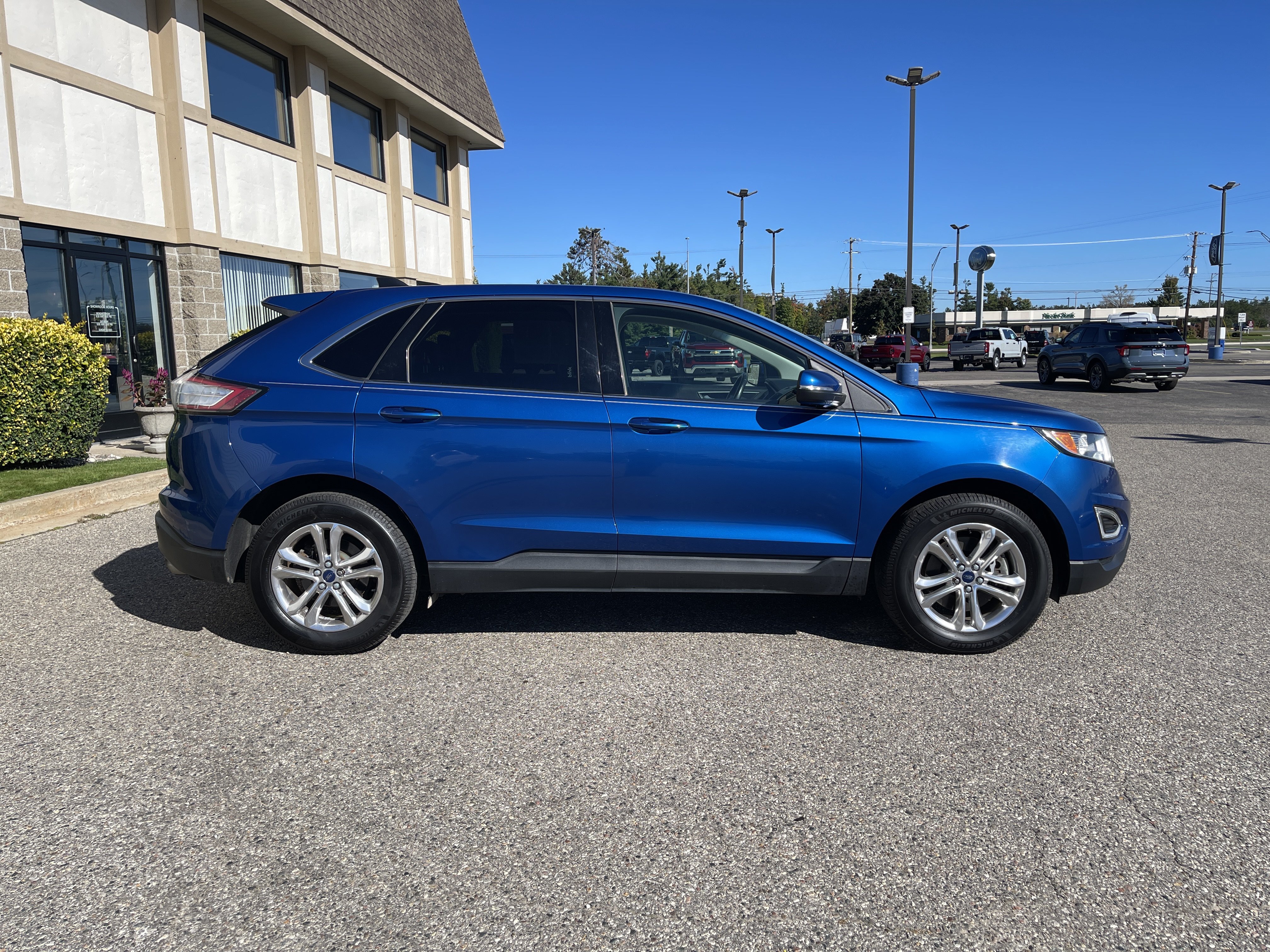 Used 2018 Ford Edge SEL w/ Equipment Group 201A AWD/4WD image 3