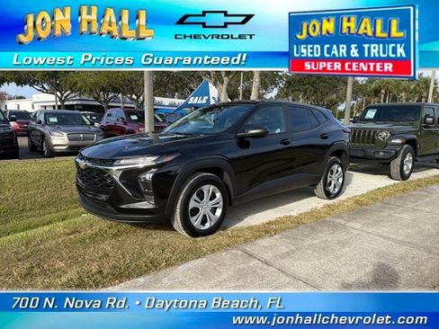 Used 2025 Chevrolet Trax LS w/ Driver Confidence Package image 11