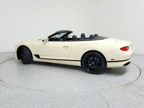 Used 2022 Bentley Continental GT image 3