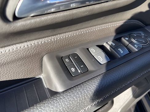 Used 2024 GMC Yukon Denali image 11