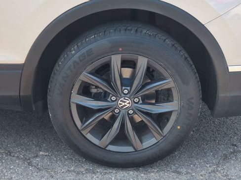 Used 2022 Volkswagen Tiguan SE FWD image 13