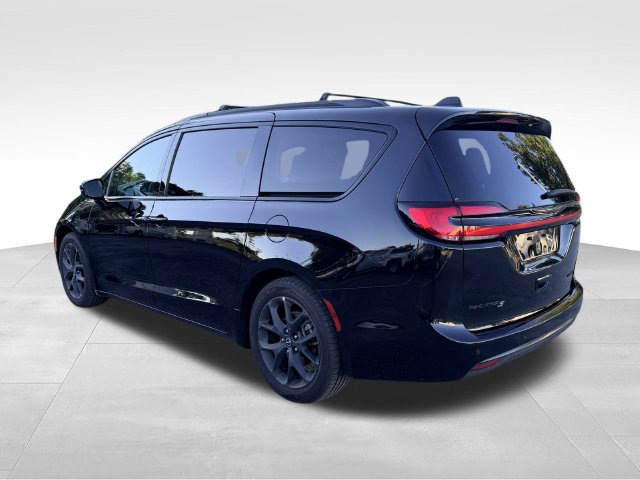 Used 2025 Chrysler Pacifica Limited FWD image 7