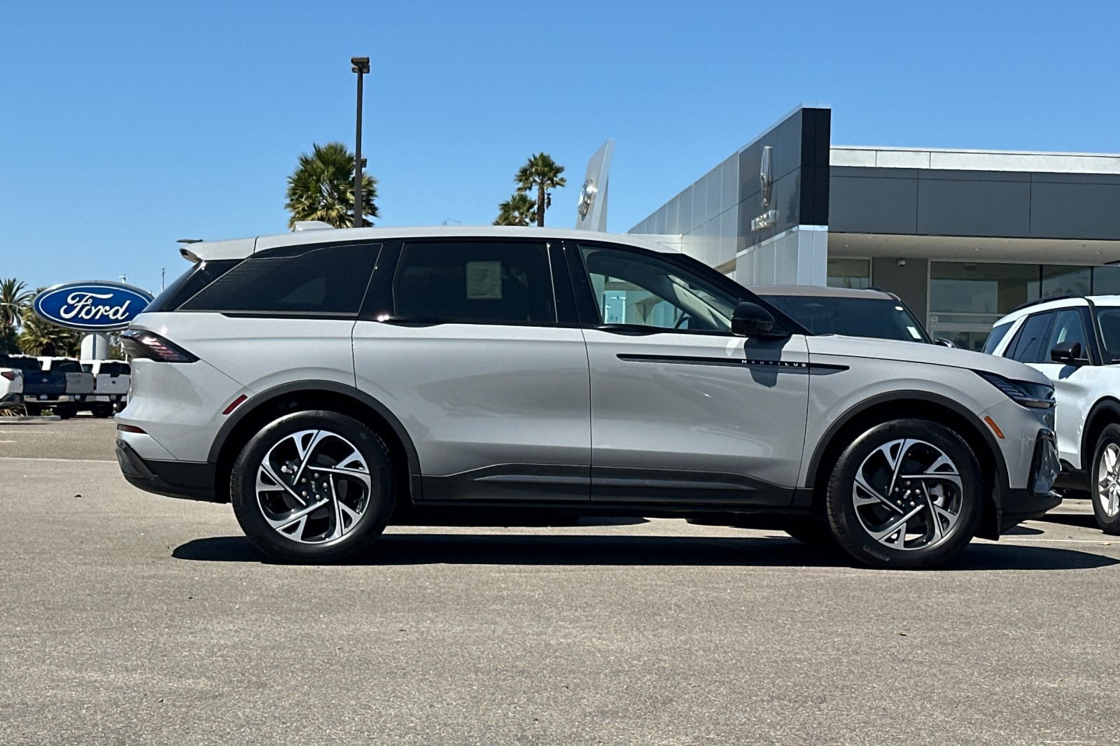 New 2026 Lincoln Nautilus Premier w/ Equipment Group 102A AWD/4WD image 2