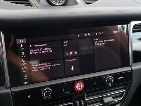 Certified 2025 Porsche Macan image 18