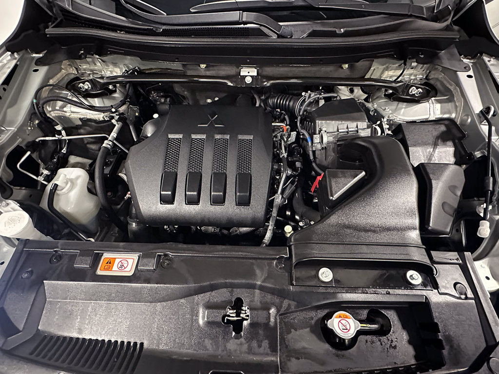 Used 2024 Mitsubishi Eclipse Cross AWD image 37