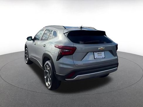 Used 2025 Chevrolet Trax LT image 11