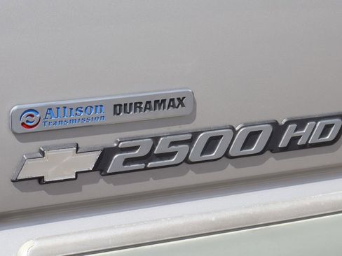 Used 2006 Chevrolet Silverado 2500 LT w/ Heavy-Duty Power Package image 52