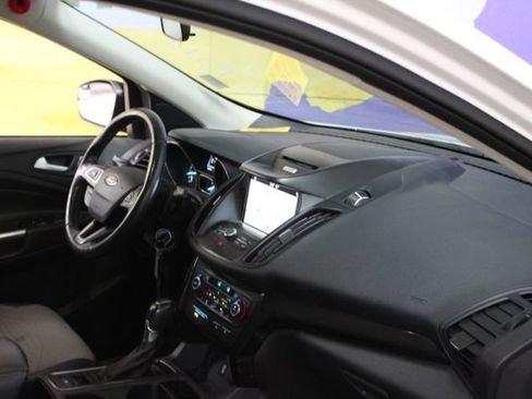 Used 2017 Ford Escape SE w/ Equipment Group 201A FWD image 12