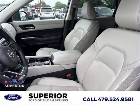 Used 2024 Nissan Pathfinder SL AWD/4WD image 13