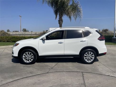 Used 2020 Nissan Rogue SV image 5