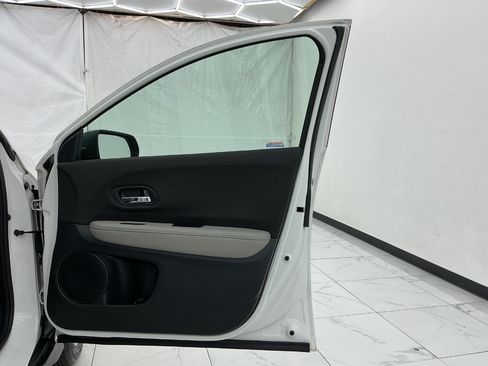 Used 2020 Honda HR-V LX image 19