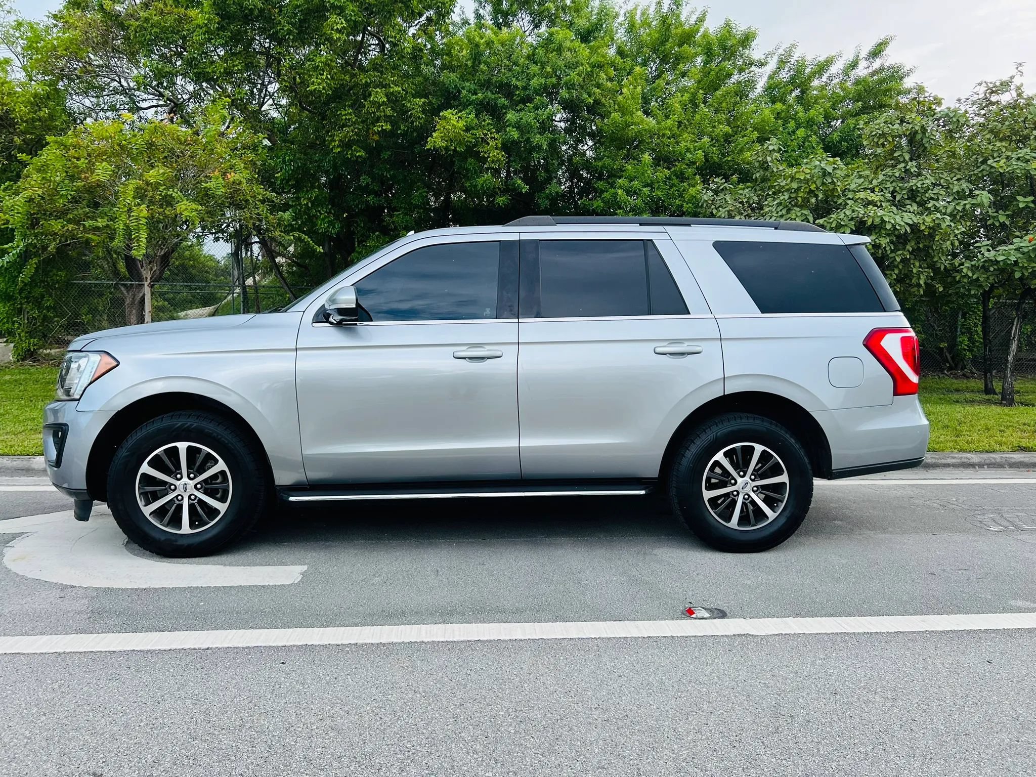 Used 2020 Ford Expedition XLT w/ Equipment Group 202A RWD image 2