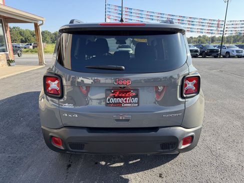 Used 2022 Jeep Renegade Sport w/ Sport Appearance Group AWD/4WD image 5