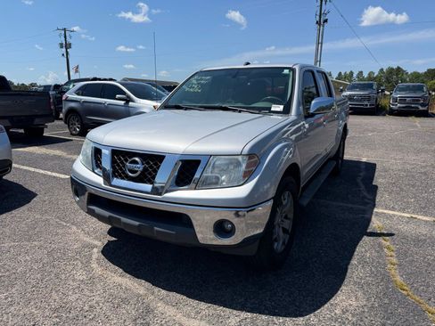 Used 2013 Nissan Frontier SV w/ SV Value Truck Pkg RWD image 3