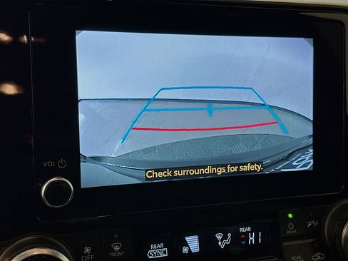 Used 2024 Toyota Highlander XLE image 23