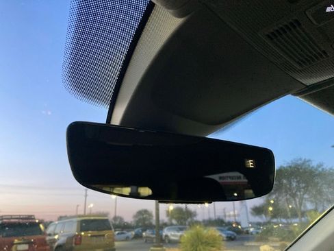 Used 2022 Volkswagen Tiguan SE image 26