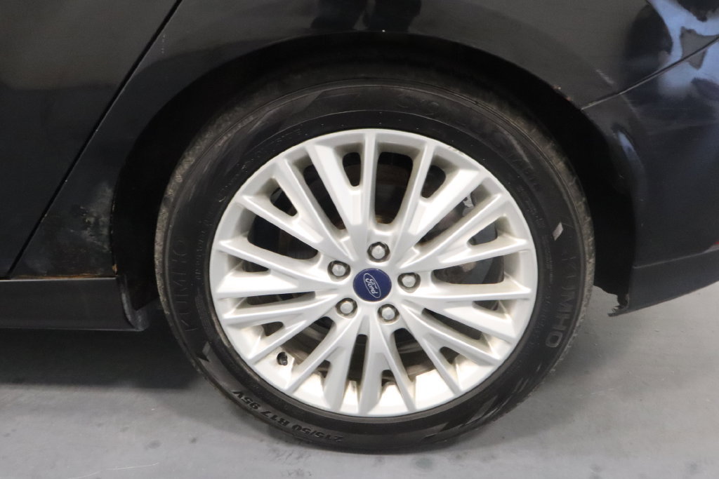 Used 2015 Ford Focus Titanium FWD image 25