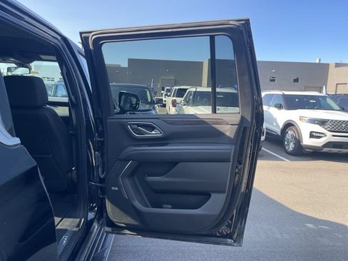 Used 2022 Chevrolet Suburban LT AWD/4WD image 19