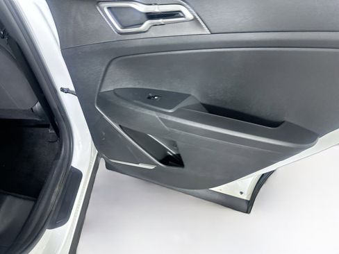 Used 2025 Kia Sportage LX FWD image 29