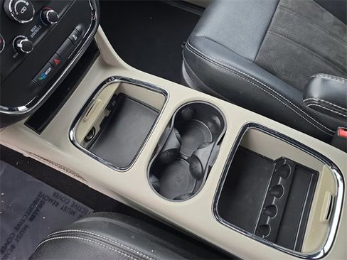 Used 2019 Dodge Grand Caravan SXT image 27