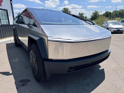 Used 2024 Tesla Cybertruck AWD Crew Cab image 4