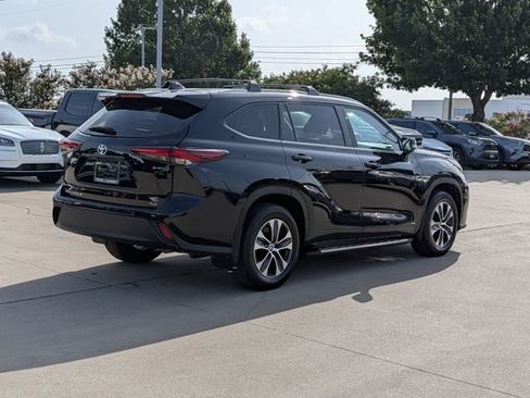 Certified 2025 Toyota Highlander XLE AWD/4WD image 6