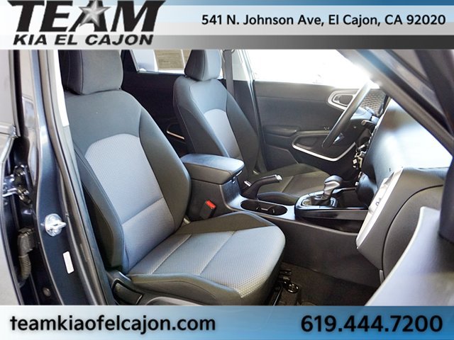 Certified 2025 Kia Soul LX w/ LX Technology Package FWD image 13
