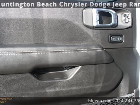 Used 2023 Jeep Wrangler Unlimited Sahara w/ Safety Group image 9