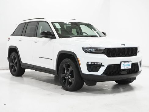 Certified 2023 Jeep Grand Cherokee Limited w/ Black Appearance Package image 4