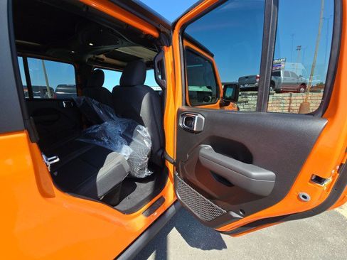 New 2025 Jeep Gladiator Sport image 13