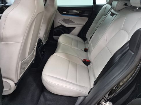 Used 2025 Porsche Macan 4S Electric AWD/4WD image 19