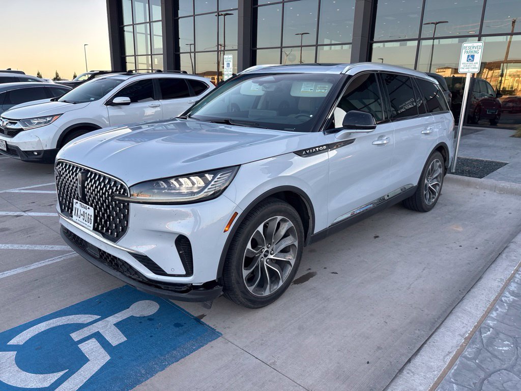 Used 2025 Lincoln Aviator Reserve RWD image 2