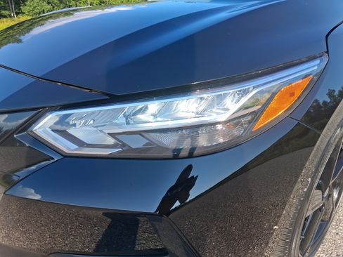 Certified 2023 Nissan Sentra SR w/ Midnight Edition Package FWD image 9