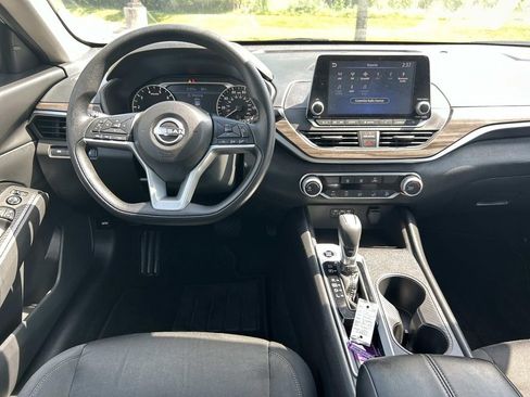 Used 2025 Nissan Altima 2.5 SV FWD image 15
