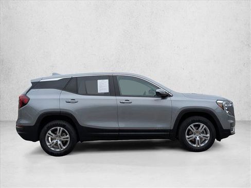 Used 2024 GMC Terrain SLE image 5