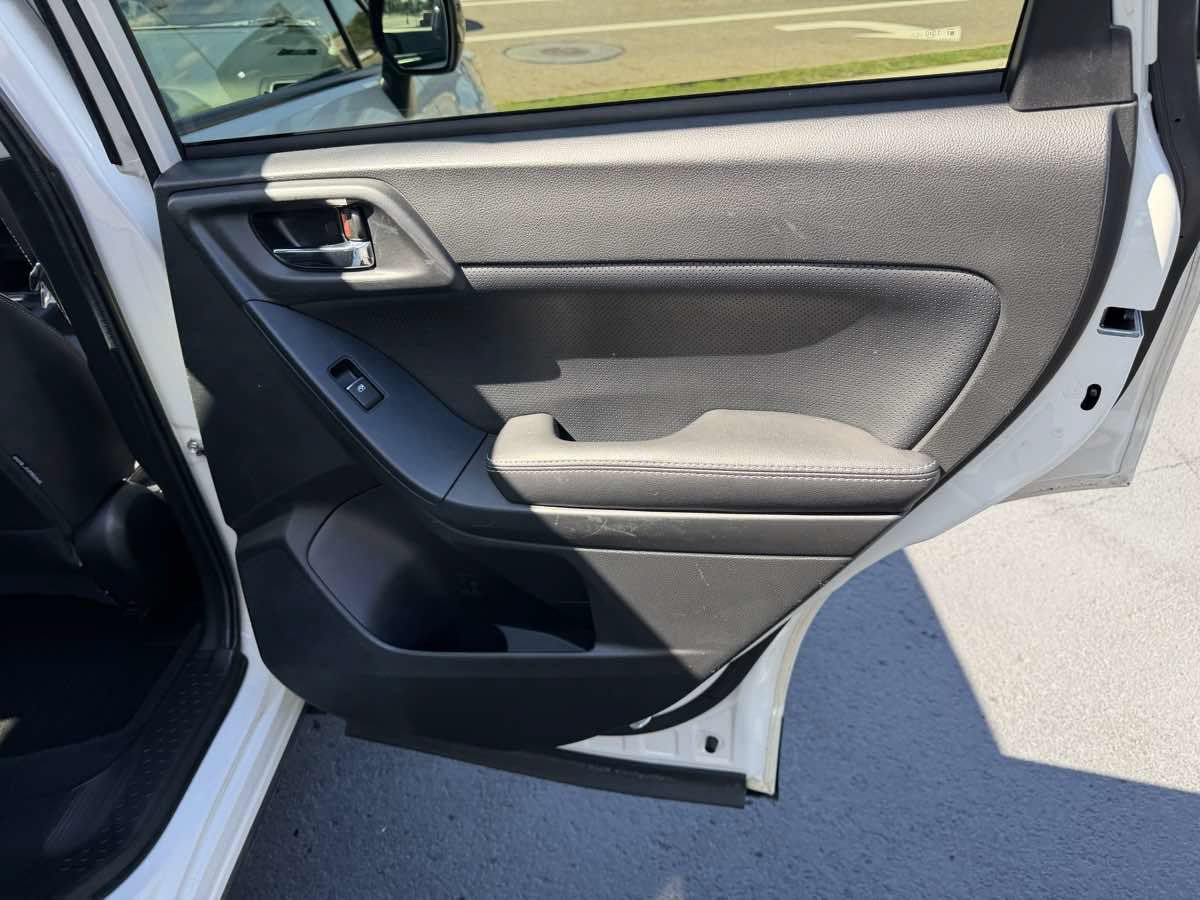 Used 2018 Subaru Forester 2.5i Premium w/ Popular Package #2 AWD/4WD image 17