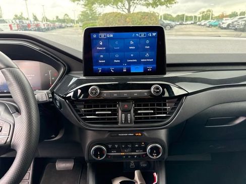 Used 2025 Ford Escape ST-Line Select AWD/4WD image 17