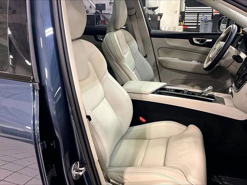 Certified 2024 Volvo XC60 B5 Ultimate w/ Climate Package image 7