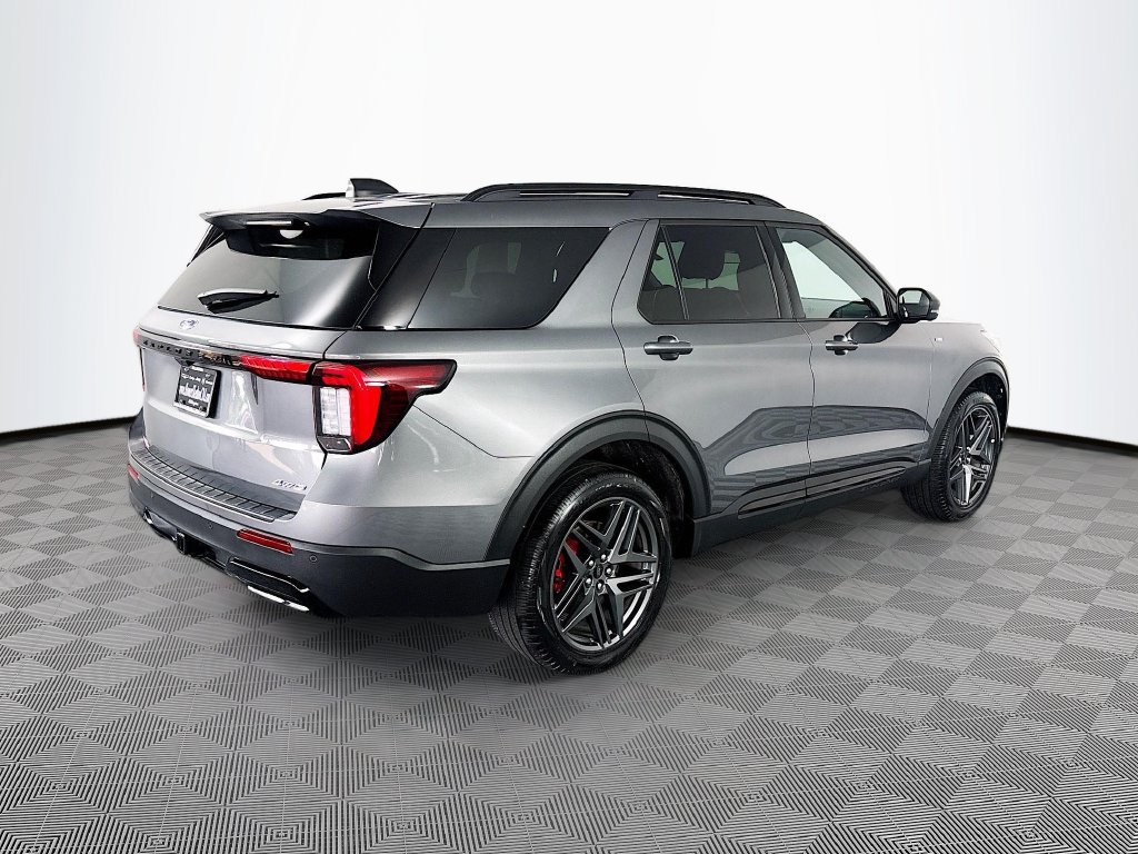 Used 2025 Ford Explorer ST-Line w/ ST-Line Street Pack AWD/4WD image 7