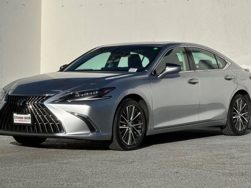 Used 2025 Lexus ES 300h w/ Premium Package image 7